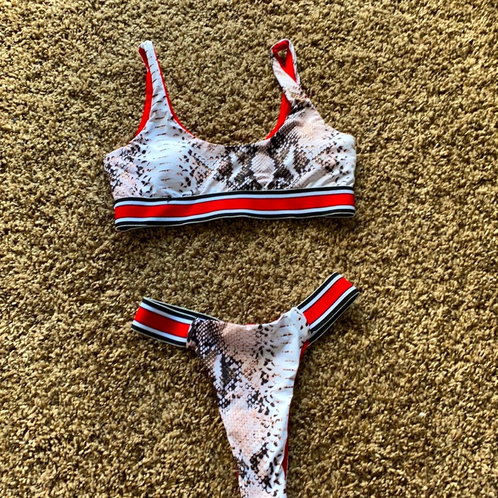 Bikini ❤️ - Picture 2 of 5